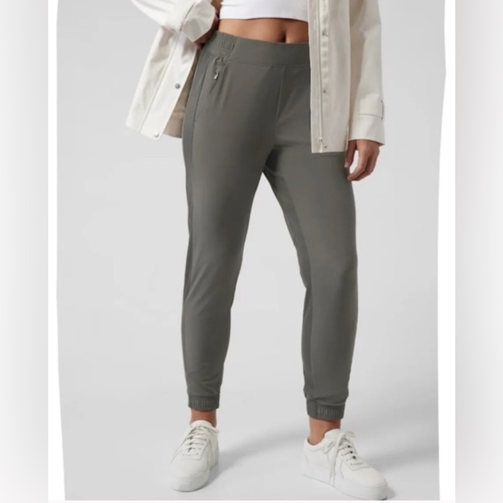 Athleta women Brooklyn‎ jogger size 4
